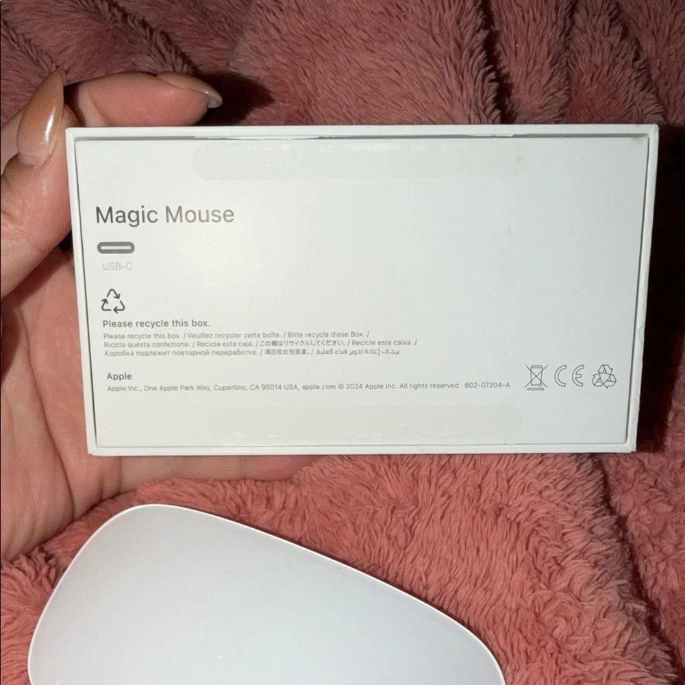 Apple Magic Mouse in Sleek White